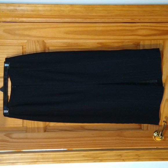 Vintage long black pinstripe skirt with a slit in the back - Picture 2 of 5